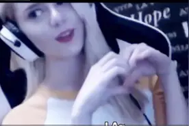 漂亮的俄罗斯美女游戏主播，玩起吃鸡不在话下视频封面