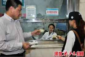 邯郸：首批2万张“市民卡”发放到市民手中图片