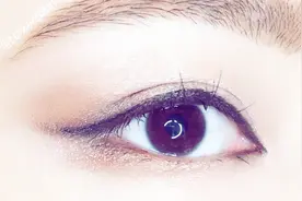 小眼睛的女生眼线这样画，眼睛瞬间大了一倍！