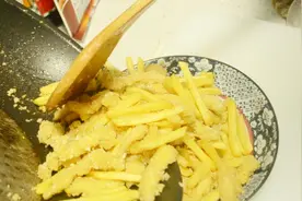 在家就能做薯条鸡、大人小孩抢着吃、香甜酥脆又美味、简单易学！