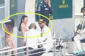 F1取消礼仪小姐！2年前，汉密尔顿在上海站，对礼仪小姐喷香槟视频封面