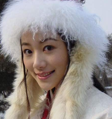 菌菌私心更喜欢她在《萍踪侠影》里的扮相,这部剧里还有范爷的盛世