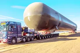 世界上最大的货车，一次可以运输400吨的货物，身长70多米视频封面