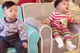 范玮琪双胞胎儿子，身高竟相差这么多，网友：这是缺钙了吗视频封面