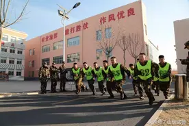 优中选优！冬日“沙场对决”谁与争锋？他们个个都是“军中铁脊梁”图片