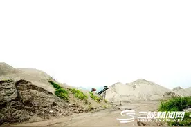 江边码头有船卸黄沙 港航管理局责令停止作业图片