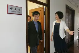 台当局新旧“法务部长”对谈 罗莹雪:你有三点不如我图片
