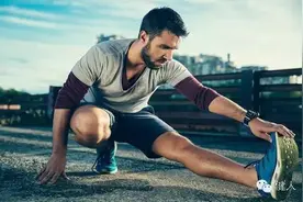 热身之惑：动态拉伸和静态拉伸，到底该做哪个？图片