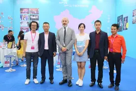 Victoria's Secret创意总监MR.RENE现身深圳内衣展，畅谈中国内衣之道图片