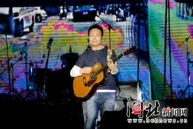“许巍2016致敬青春演唱会”邯郸武安激情开唱图片