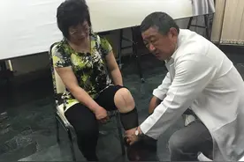 膝盖酸痛走楼梯腿软 小心退化性关节炎图片