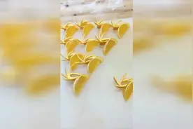 我知道橙子可以用刀切开吃，还不知道可以这么玩呢，厉害了！视频封面
