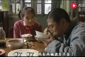 农村叔叔来城市走亲戚，一顿饭吃五碗面，吃饱了能顶三天视频封面