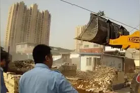 林州：城管铁腕拆违 向人民承诺图片