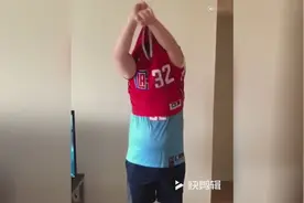 格里芬突然被交易，快船球迷为了纪念他，穿上12件格里芬球衣视频封面