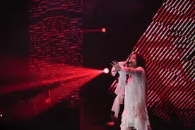 徐佳莹苦练粤语 《日全蚀》香港演唱会热力四射图片