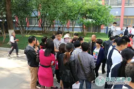 云南民大附中设“家长开放日” 搭建家校交流平台图片