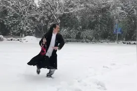 雪中剑法，武当第一剑，出神入化的武当逍遥剑，轻灵飘逸，师虚视频封面