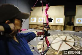 上海：来射击射箭俱乐部 体验真枪实弹图片