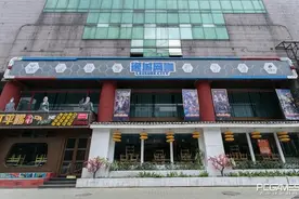 全国首家钻石级CF主题网吧今日正式揭幕图片