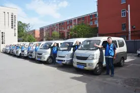 蓝犀牛升级评价体系 上线“金牌司机”图片