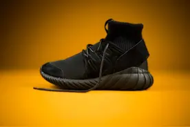 黑武士降临，adidas Tubular Doom “Triple Black” 美图近赏图片