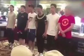 教你过年如何放鞭炮，一个个的都是人才啊！视频封面