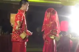 婚礼上彪悍的新娘，真女汉子，新郎差点吓跑！视频封面