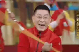 58岁六小龄童耍金箍棒，宝刀不老，所有人起身鼓掌视频封面