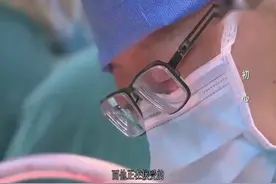 他是感动中国人物评选获奖的医务工作者，一个不改初心的好医生视频封面