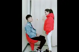 爱一个人女人的表现，她幼稚你陪她幼稚，她疯你陪她疯