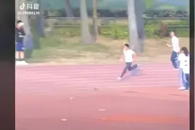 腿长80cm中，这是我见过最快的飞毛腿了，跟开挂一样的第三棒