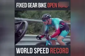 红牛车队死飞与汽车巅峰对决，破风极限速度 网友：时速达100km/h视频封面