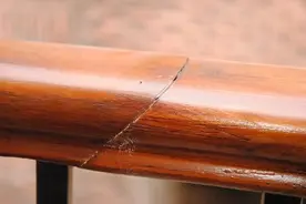 楼梯栏杆扶手出现裂缝怎么办？照着这个做立马解决问题！图片