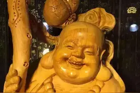 带你领略鬼斧神工的崖柏金蟾弥勒佛！图片