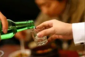 饮酒后15到20分钟出现身体某处疼痛，提示可能得了这种癌症！图片