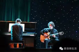 出乎意料的和谐美妙，钢琴与吉他合奏曲图片