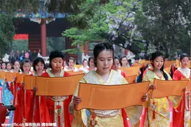 各国花样百出的成人礼习俗 看着也是醉了图片