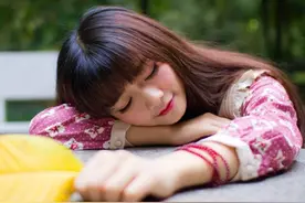 那年，我抢走了弟弟的女友，可在我们遇难时他却第一个伸出援手图片