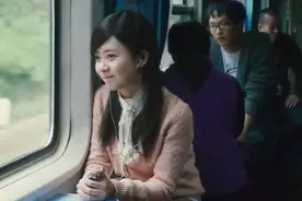 女友坐火车十几个小时去看望男友，却看见他跟别的女人在一起