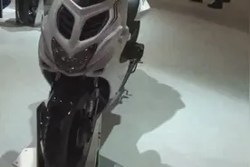 5000买的雅马哈踏板摩托车，漂亮发动机还省油，朋友说亏了视频封面