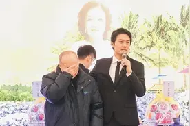 吴克群妈妈临终签字完婚图片