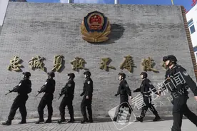 揭秘铁鹰突击队：24小时坚守春运一线 与家人聚少离多图片