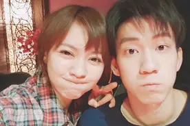 陈意涵与帅哥合影眼神有爱意 原来他们是这层关系图片