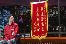 以最美的名义 大连京东物流小哥登上2018央视新春舞台图片