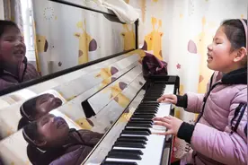 （图片故事）（2）盲童的钢琴梦图片