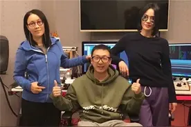 央视春晚第二次联排 王菲那英现身演播大厅图片