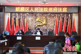 继父虐待六岁幼童 生母视而不见被撤销监护权(图)图片