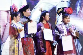 综艺《王牌对王牌3》举行发布会 王源手机密码曝光图片