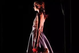 “双子星”设计师的巴黎舞会，面具下的少女心！图片